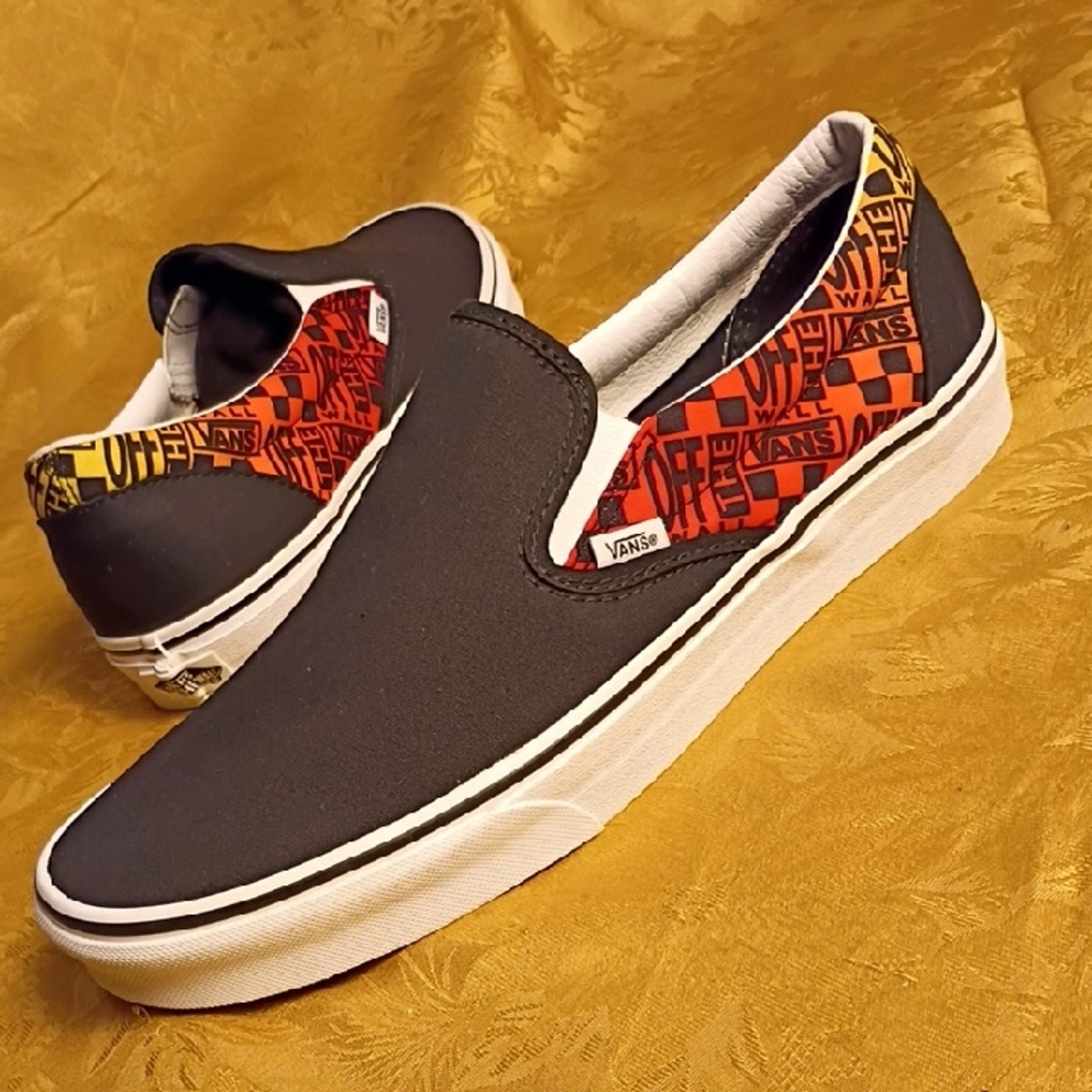 VANS  Black and Red Slip-On " VANS OFF THE WALL" Men's 13.0 Women's 11.5